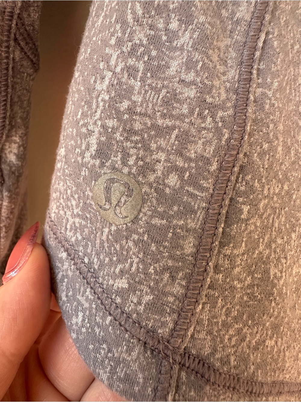lululemon athletica Women's Lightweight‎ Long Sleeve Top - Gray small - Picture 3 of 5